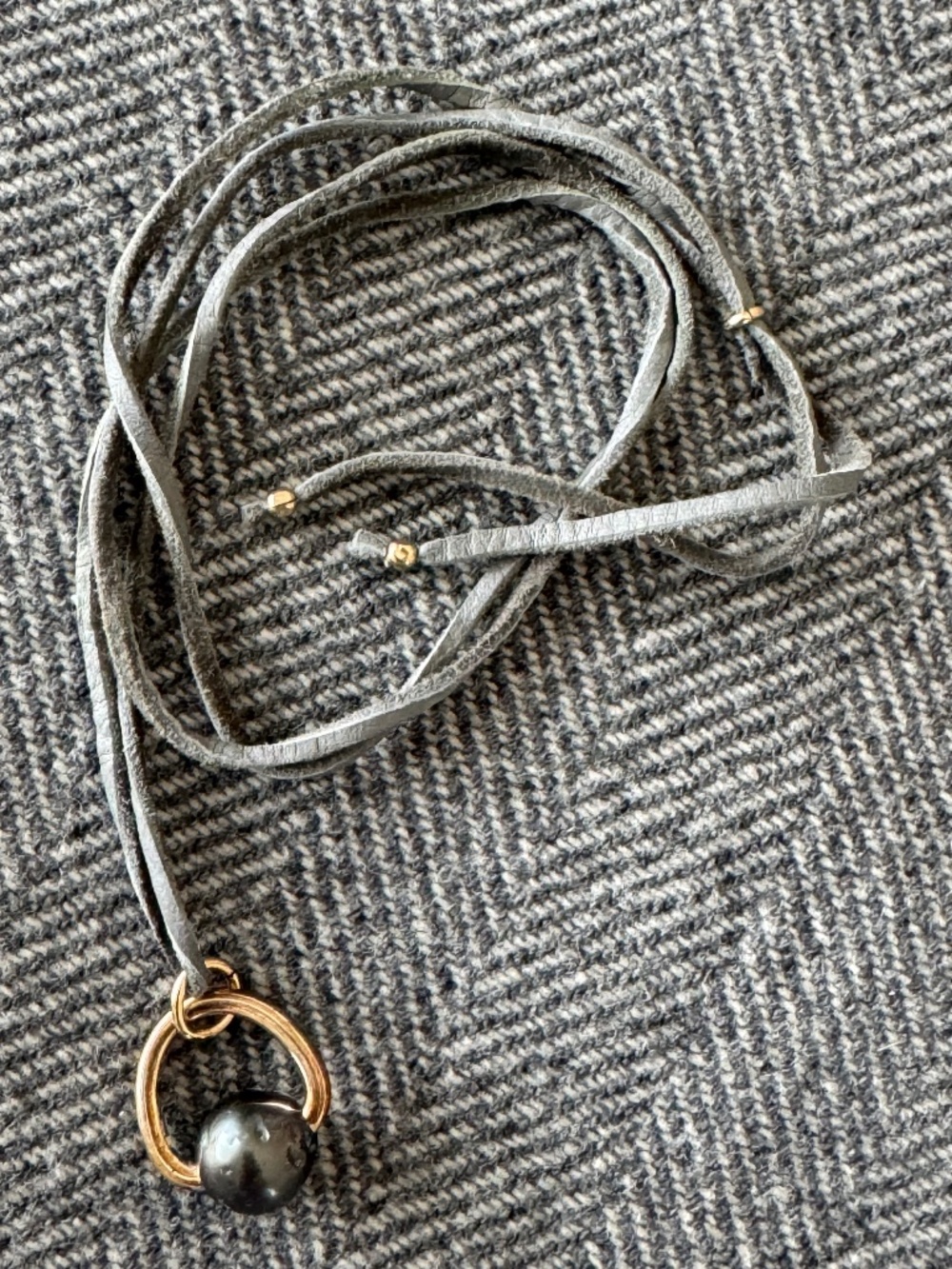 NWOT, ROOST, TAHITIAN PEARL NECKLACE ON ADJUSTABLE SUEDED LEATHER CORDING